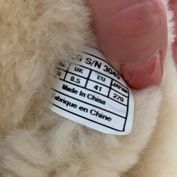 UGG Boots - Picture 2 of 4
